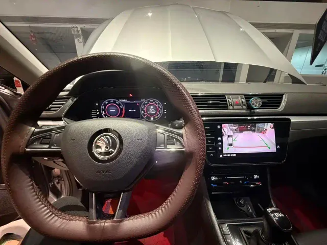 Skoda Superb — Фото автомобиля 14