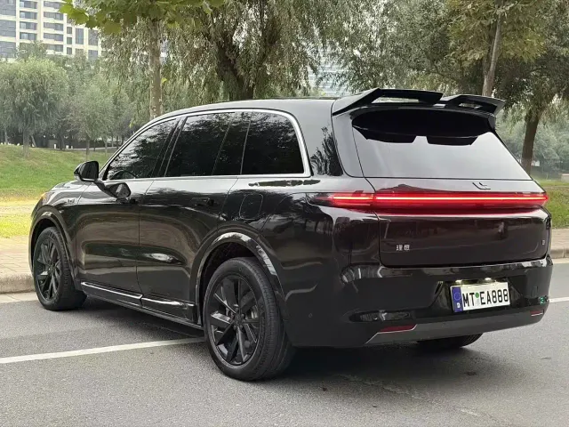 Li Auto L8 — Фото автомобиля 8