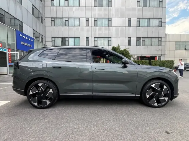 Volvo XC70 Plug-in Hybrid — Фото автомобиля 5
