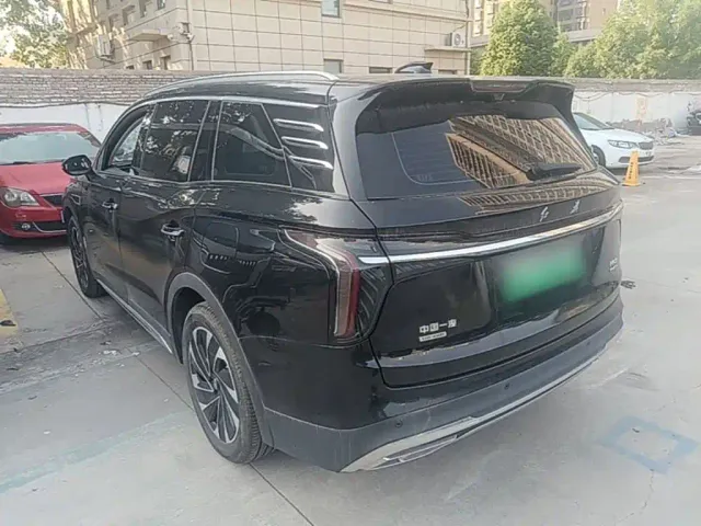 Hongqi HS7 PHEV — Фото автомобиля 4
