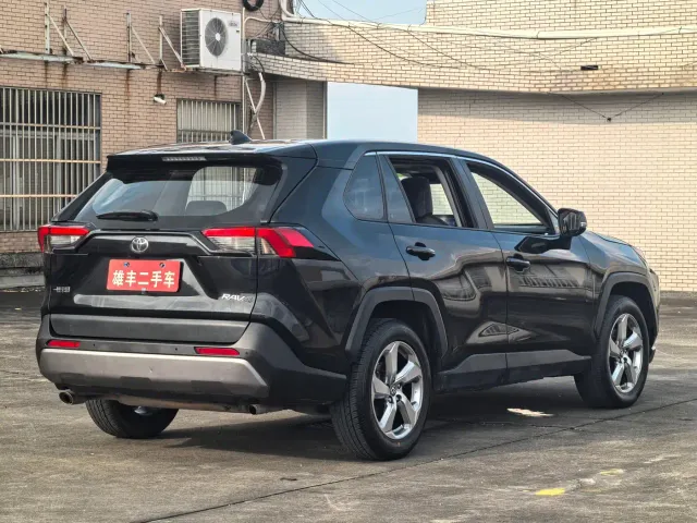 Toyota RAV4 — Фото автомобиля 12