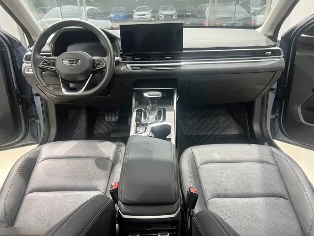 Geely Emgrand — Фото автомобиля 5