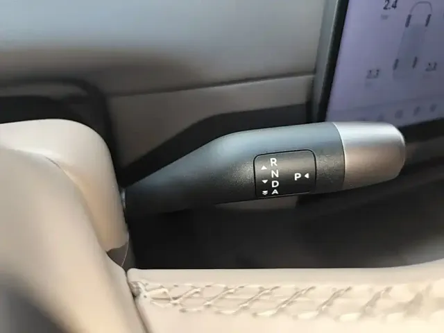 Li Auto Li Auto i6 2025 2WD Base Model — Фото автомобиля 13