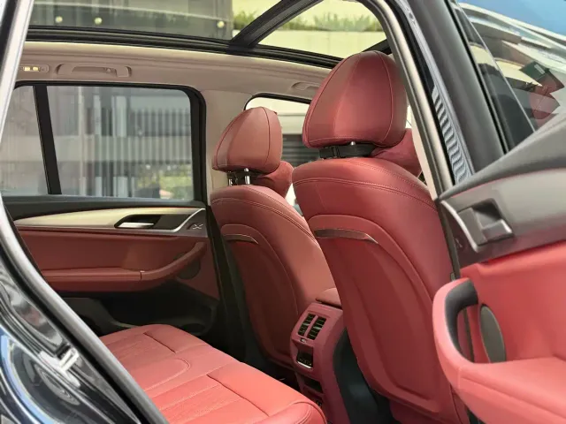 BMW iX3 — Фото автомобиля 6