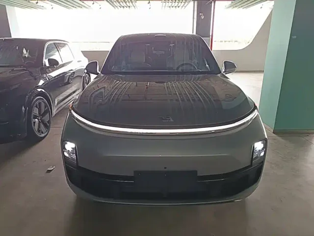 Li Auto L8 — Фото автомобиля 2