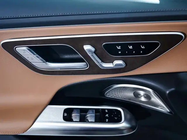 Mercedes-Benz E-Class — Фото автомобиля 25