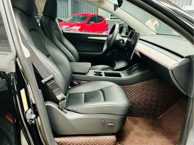 Tesla Model Y — Фото автомобиля 16