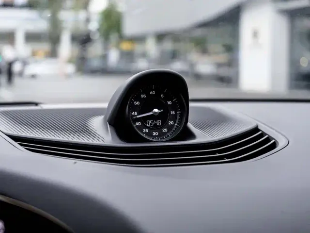 Porsche Taycan — Фото автомобиля 3