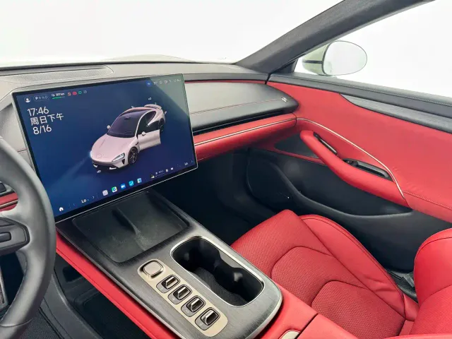 Xiaomi SU7 — Фото автомобиля 10
