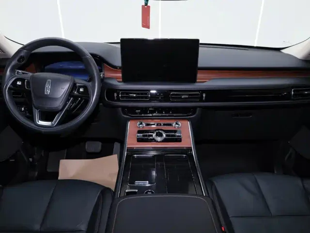 Lincoln Aviator — Фото автомобиля 15