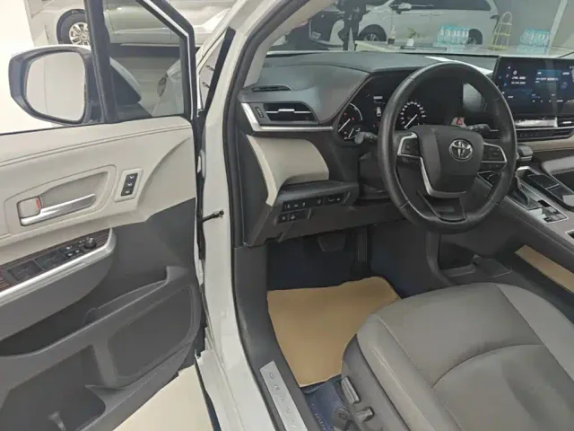 Toyota Granvia 2022 2.5L Hybrid Premium Edition — Фото автомобиля 15