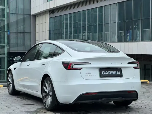 Tesla Model 3 — Фото автомобиля 9