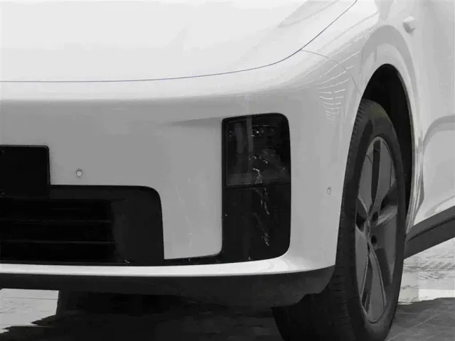 Li Auto i8 — Фото автомобиля 3