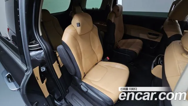 Kia Canival — Фото автомобиля 10