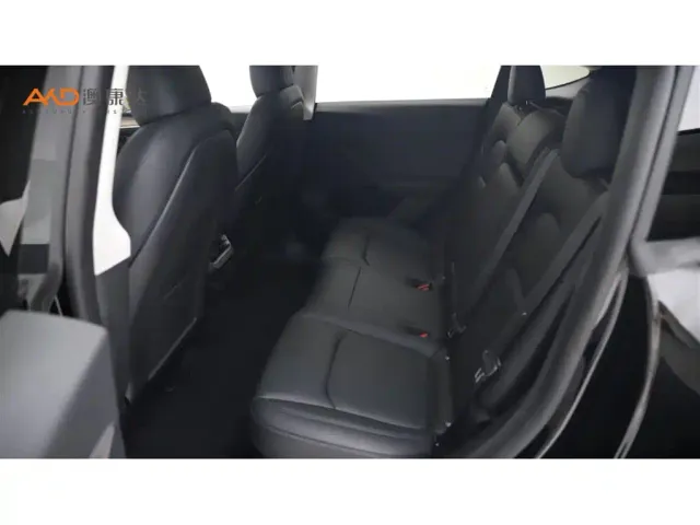 Tesla Model Y — Фото автомобиля 7