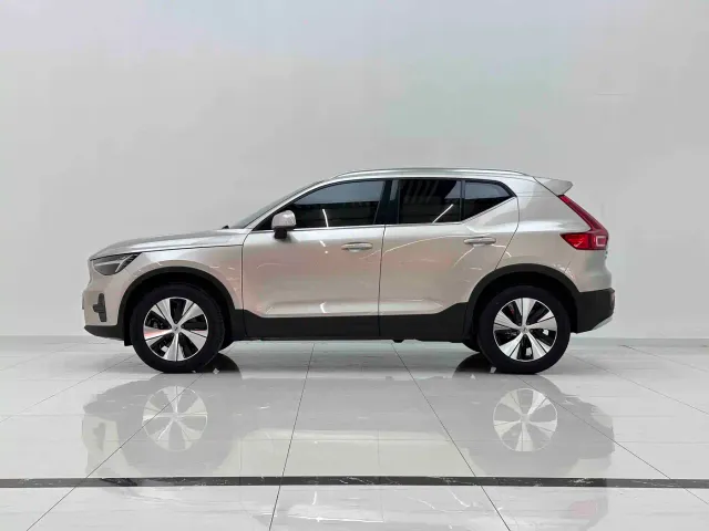 Volvo XC40 — Фото автомобиля 7