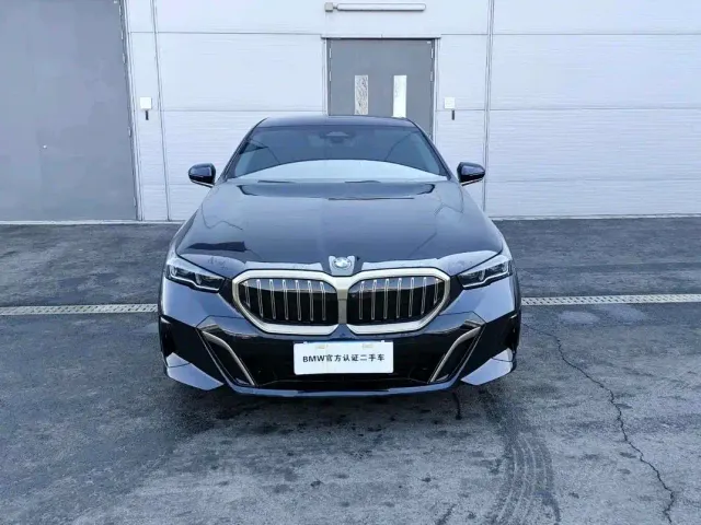 BMW 5 Series — Фото автомобиля 2