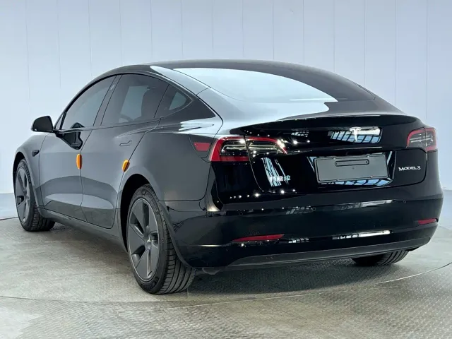 Tesla Model 3 — Фото автомобиля 25