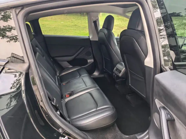 Tesla Model Y — Фото автомобиля 4