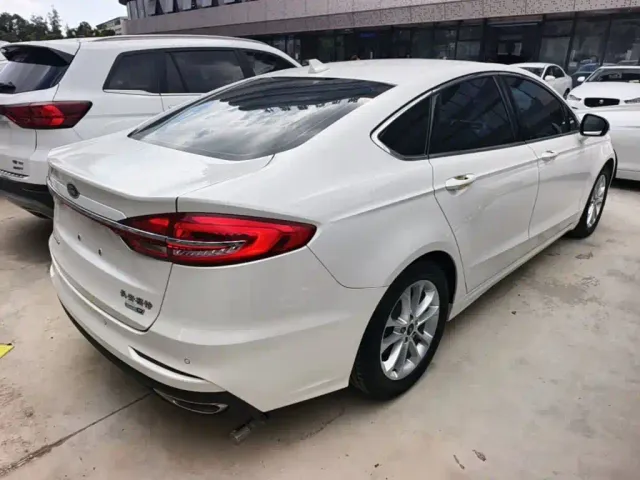 Ford Mondeo — Фото автомобиля 6