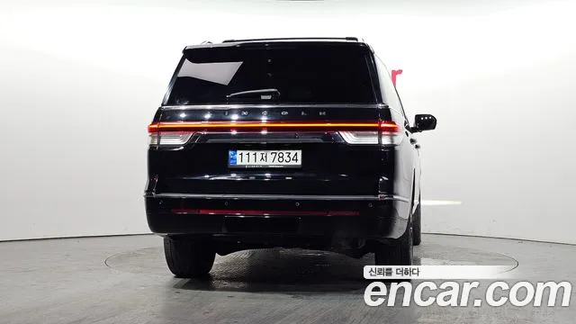 Lincoln Navigator — Фото автомобиля 4