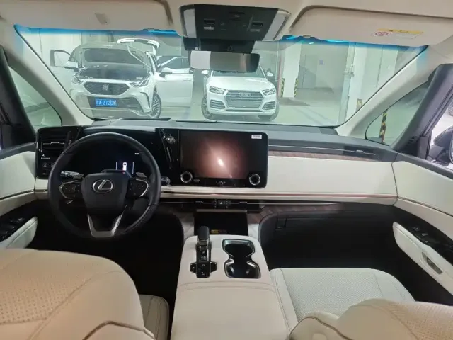 Lexus Lexus LM 2023 500h 6-Seater Prestige Edition — Фото автомобиля 3