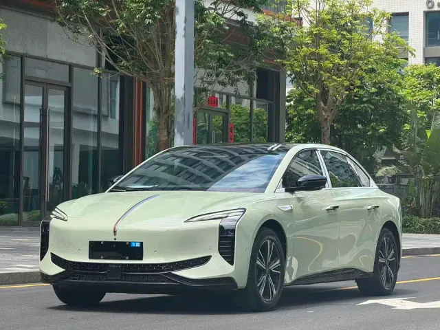 Фотография автомобиля — Hongqi EH7