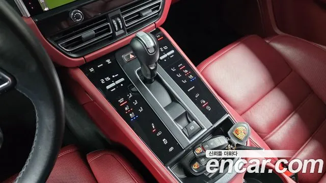 Porsche Macan — Фото автомобиля 12