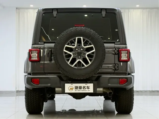 Jeep Wrangler — Фото автомобиля 16