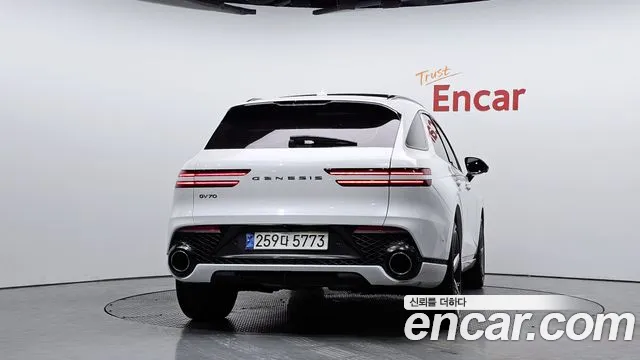 Genesis GV70 — Фото автомобиля 4