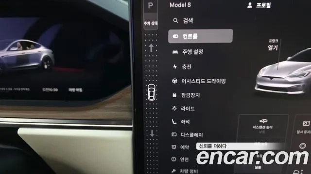 Tesla Model S — Фото автомобиля 12
