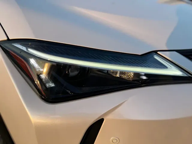 Lexus UX — Фото автомобиля 13