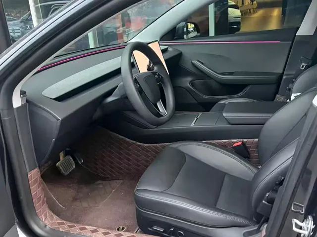 Tesla Model 3 — Фото автомобиля 2