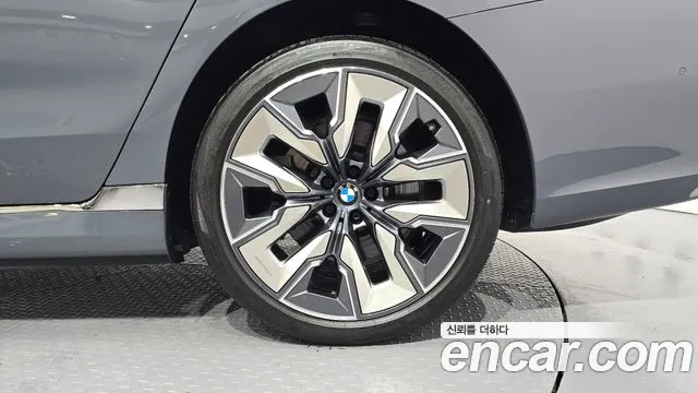 BMW i7 — Фото автомобиля 13