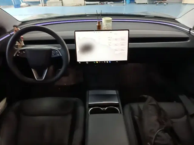 Tesla Model 3 — Фото автомобиля 9