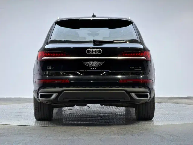 Audi Q7 — Фото автомобиля 3