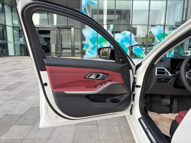 BMW 3 Series — Фото автомобиля 11