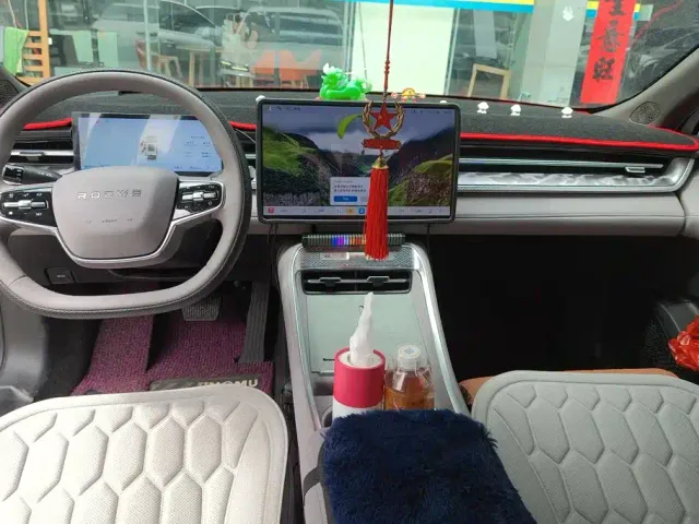 Roewe M7 DMH — Фото автомобиля 12