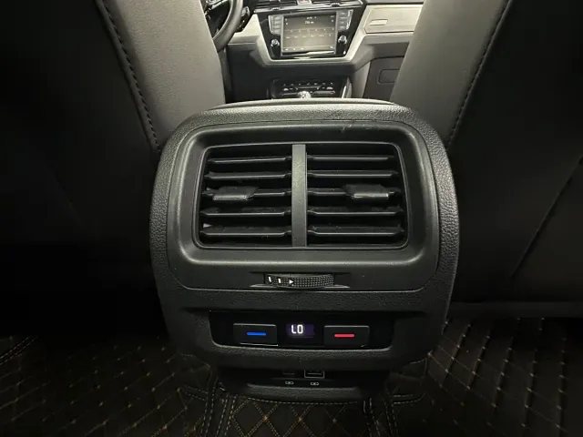 Volkswagen Touran — Фото автомобиля 19