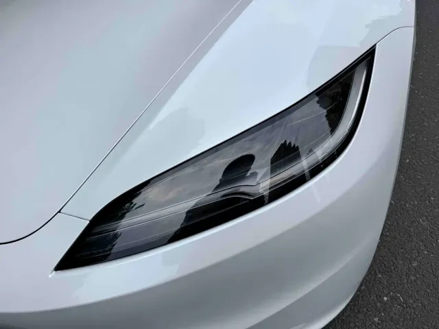 Tesla Model 3 — Фото автомобиля 3