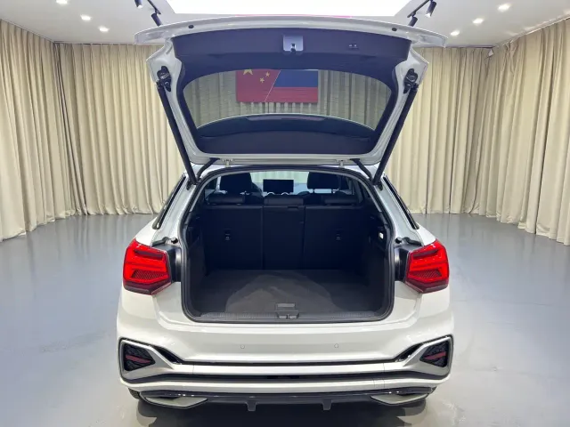 Audi Q2L — Фото автомобиля 8
