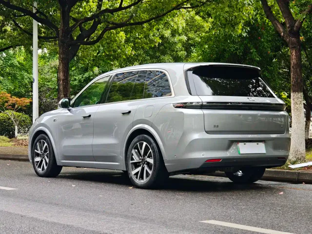 Li Auto L8 — Фото автомобиля 16