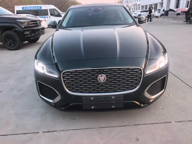 Jaguar XFL — Фото автомобиля 8