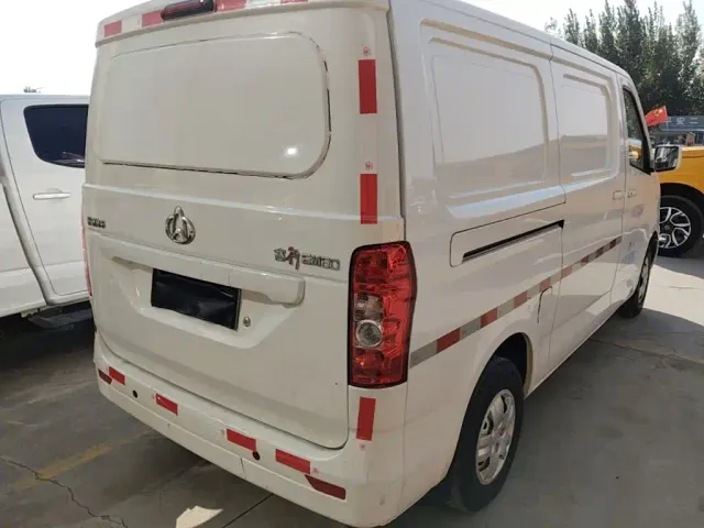 Changan Ruixing EM60 — Фото автомобиля 6