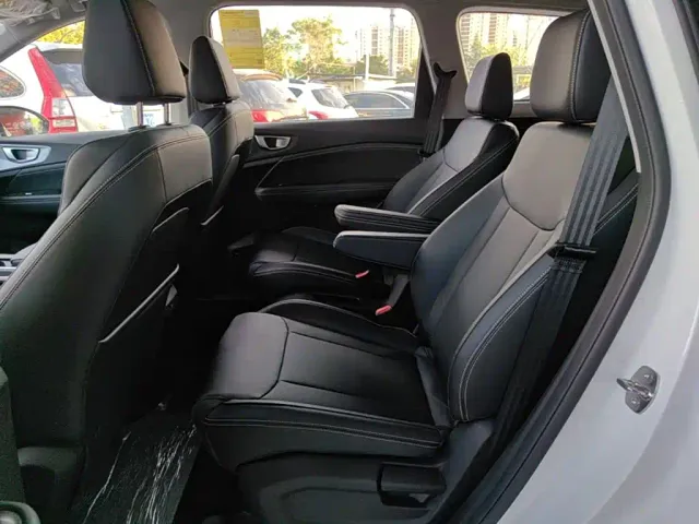 Wuling Jiachen — Фото автомобиля 12