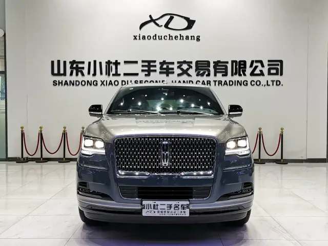 Lincoln Navigator — Фото автомобиля 2