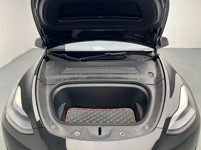 Tesla Model Y — Фото автомобиля 20