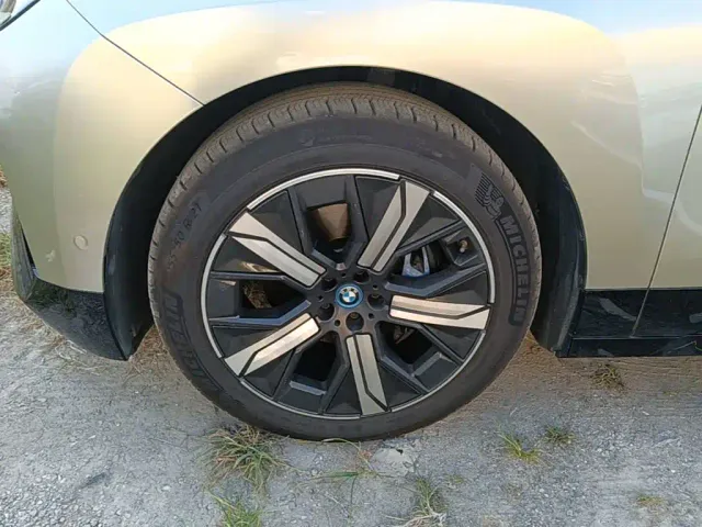 BMW iX — Фото автомобиля 22