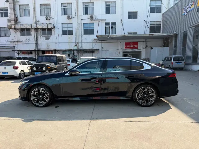 BMW 5 Series — Фото автомобиля 6