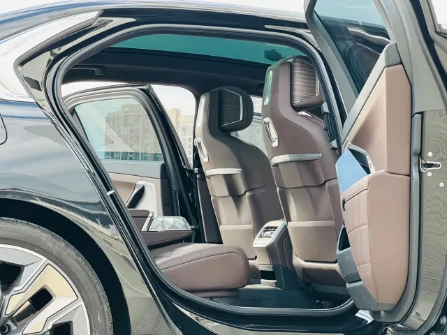 BMW 7 Series — Фото автомобиля 7